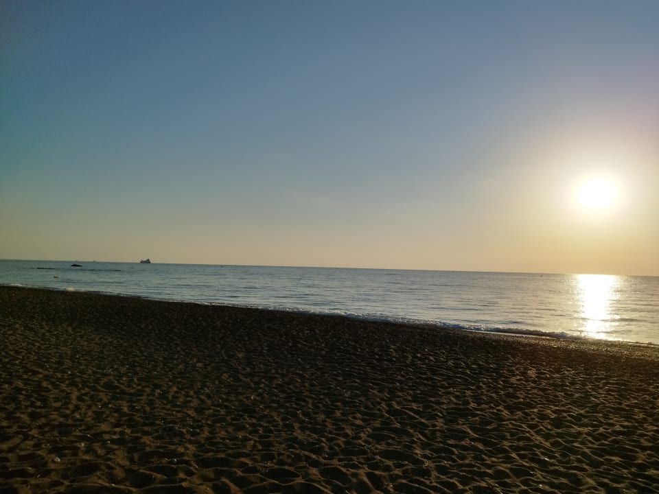 Strand Blue Sea Beach Resort