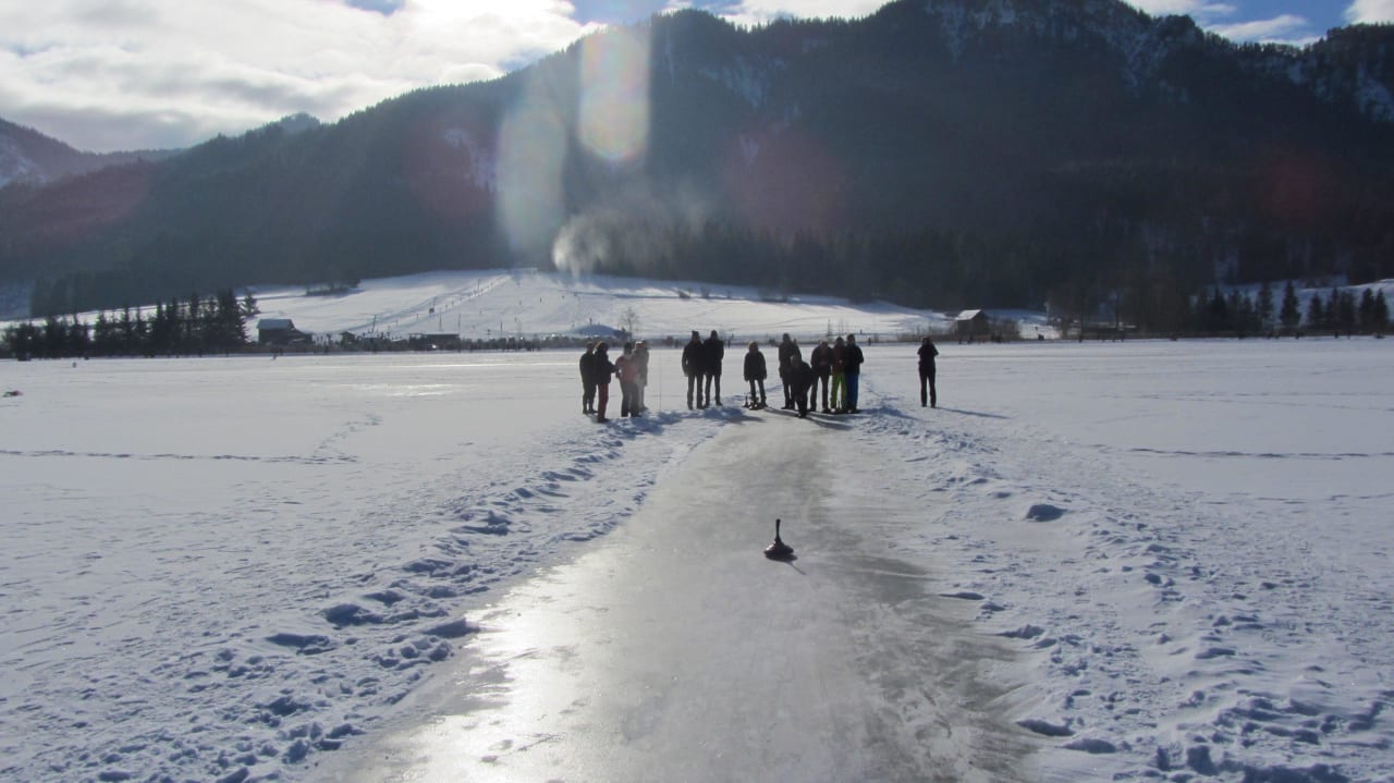 Eisstockschiessen am See Hotel Wiesenhof direkt am Weissensee