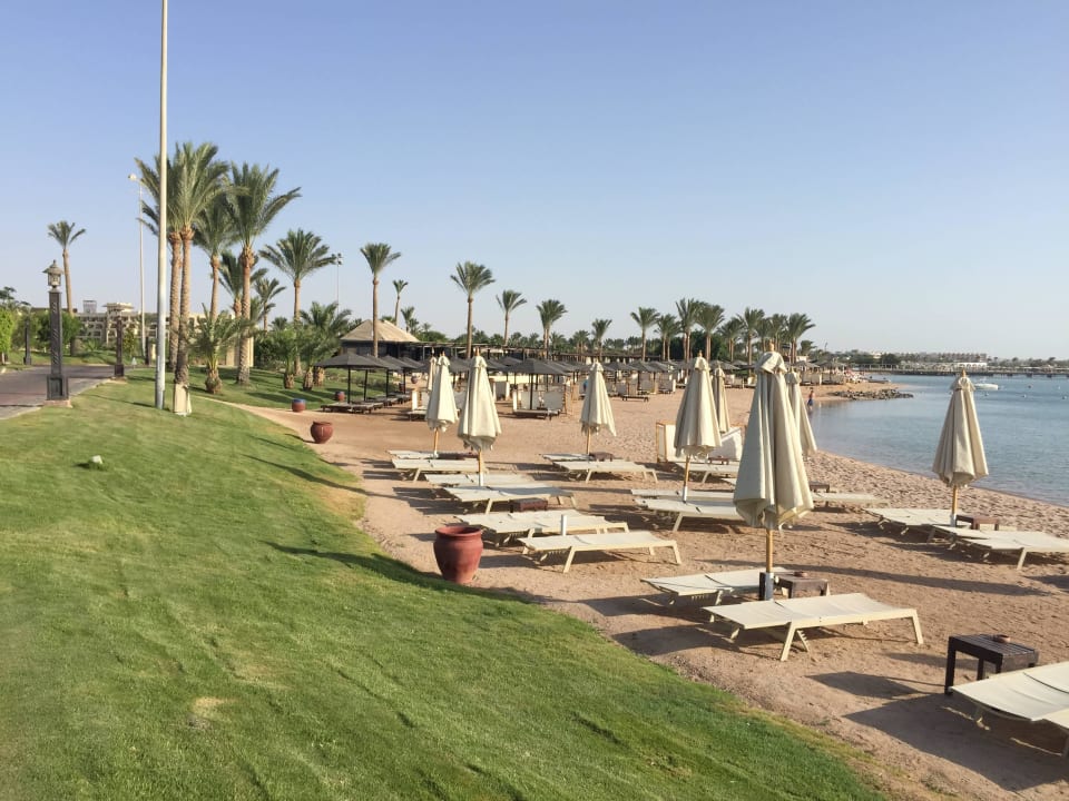 Frühr Morgens, alle Schirne noch verschlossen Steigenberger Aqua Magic