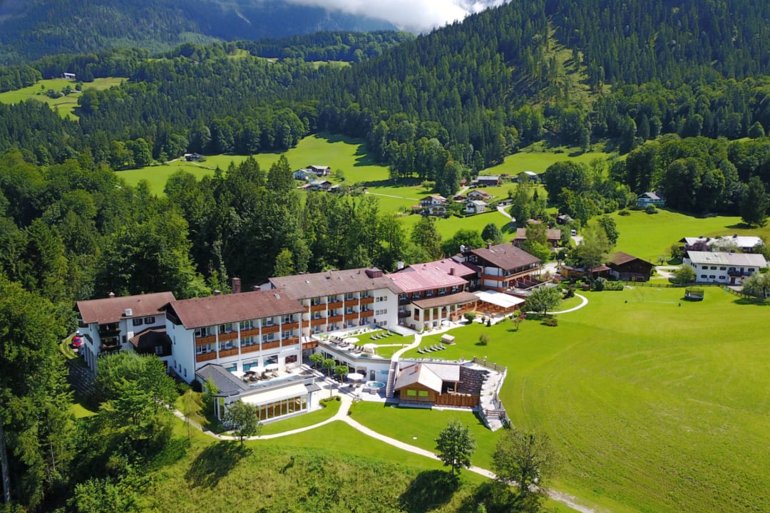 Außenansicht Alm- & Wellnesshotel Alpenhof