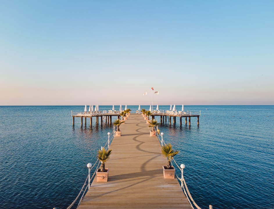 Strand Royal Wings Hotel