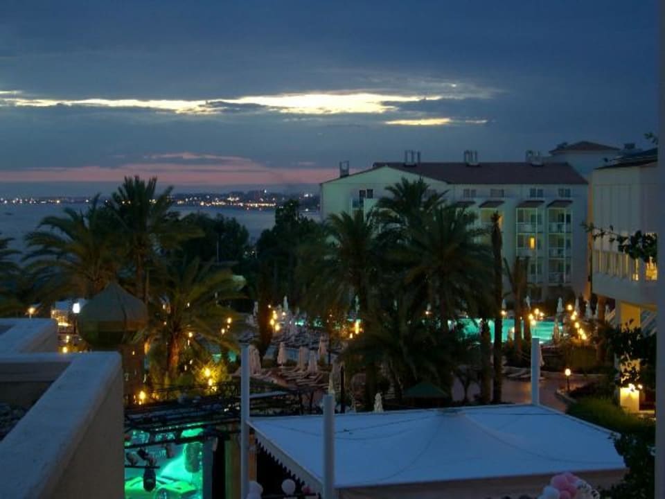 Abend in der Hotelanlage PALOMA Perissia