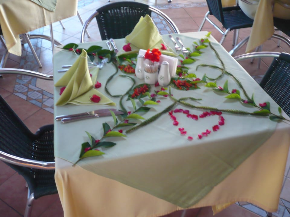 Liebevoll hergerichteter Tisch Side Bay Hotel