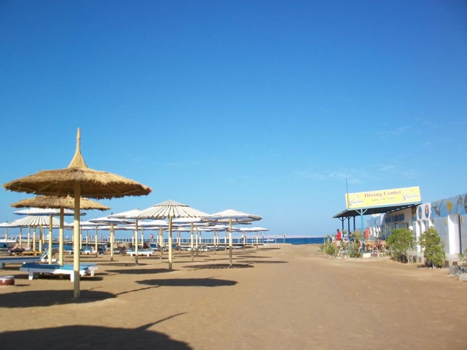 Weg zu den Ausflugsbooten und Seesteg Pickalbatros Dana Beach Resort - Hurghada