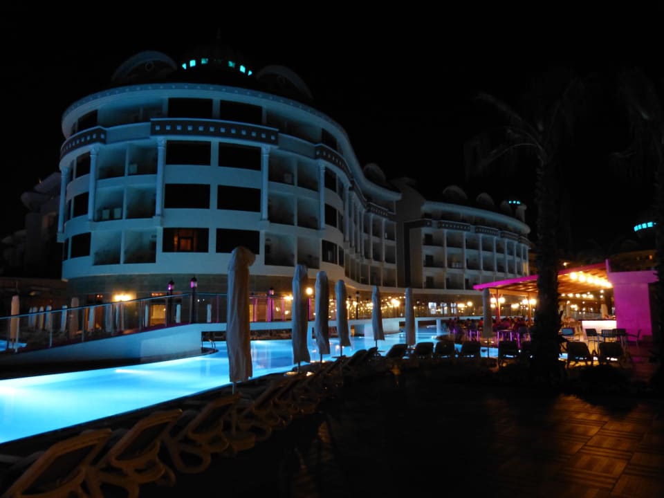 Bei Nacht Kirman Belazur Resort & Spa