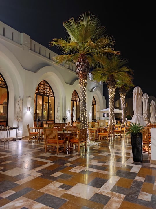 Gastro The Cove Rotana Resort