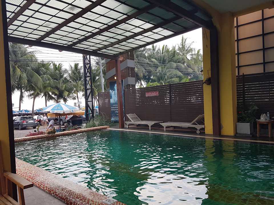 Pool Coasta Bangsaen
