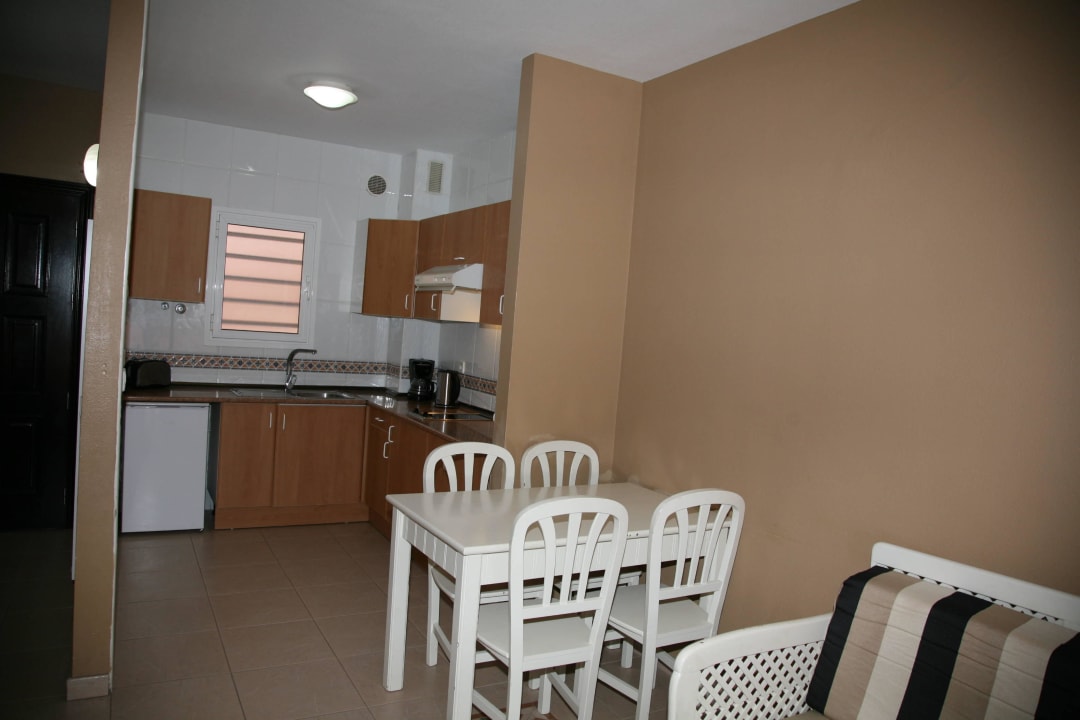 Küche und Wohnbereich 2-Zi-App Hotel El Duque