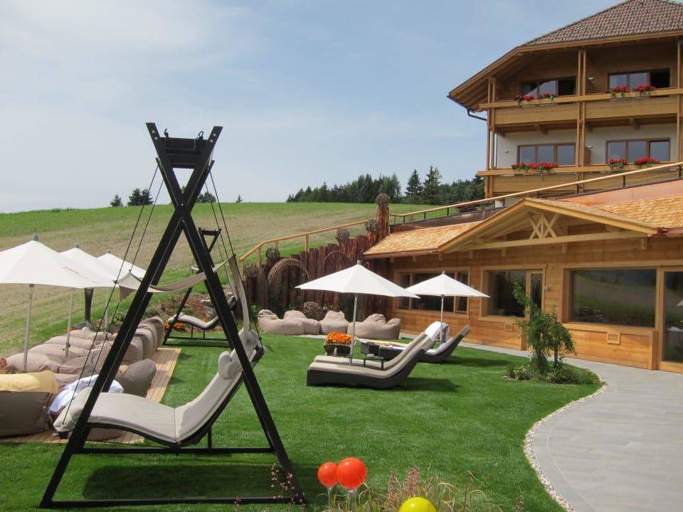 Liegewiese Hotel Alpen Tesitin