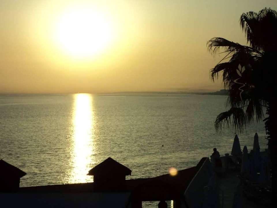 Sonnenuntergang Flora Garden Beach Hotel ( 16+ Adults Only )