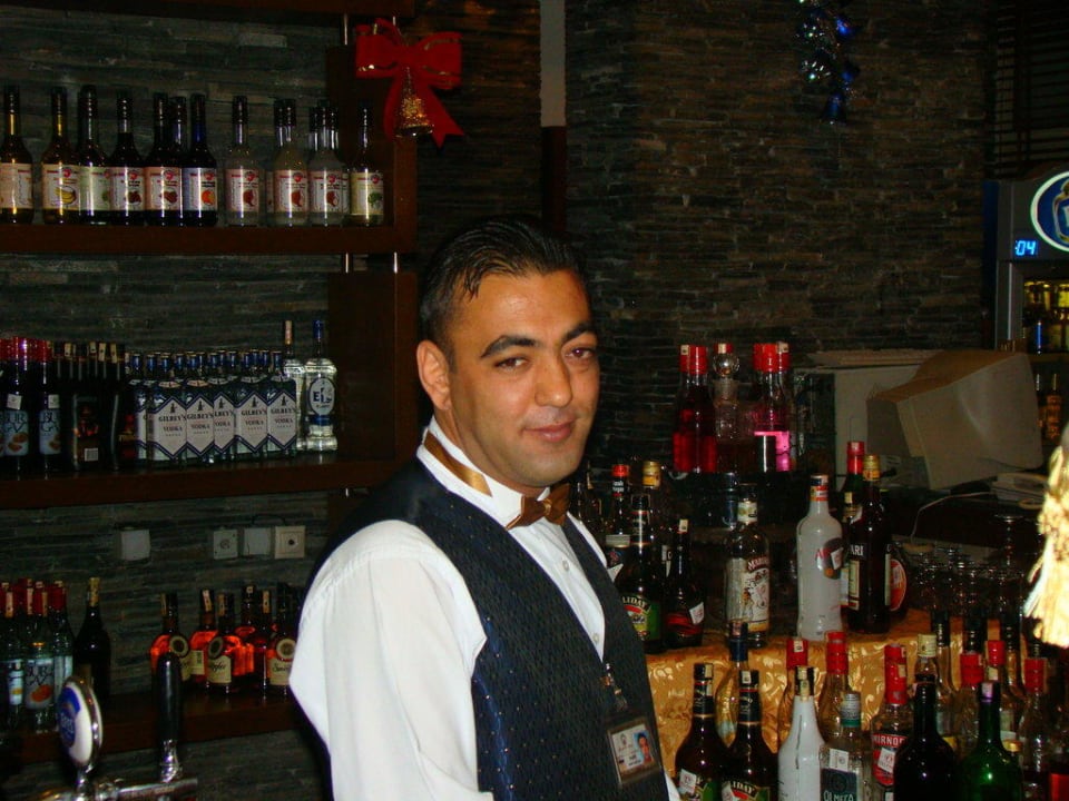 Unser Freund Nazir - Barkeeper Lobby Bar Hotel Delphin Diva