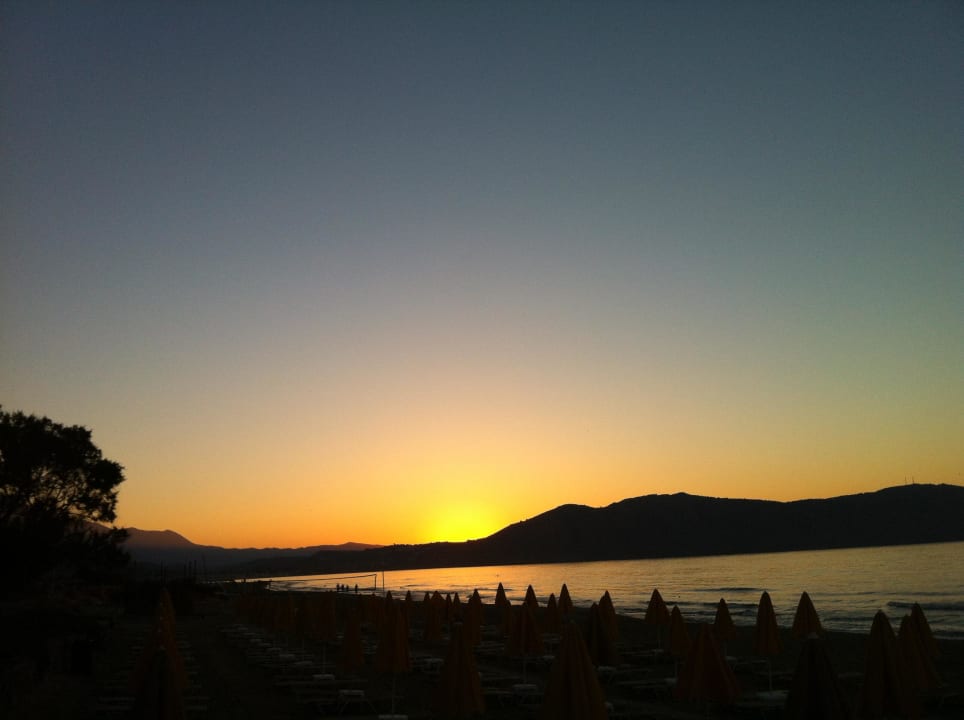 Sonnenuntergang Vantaris Palace