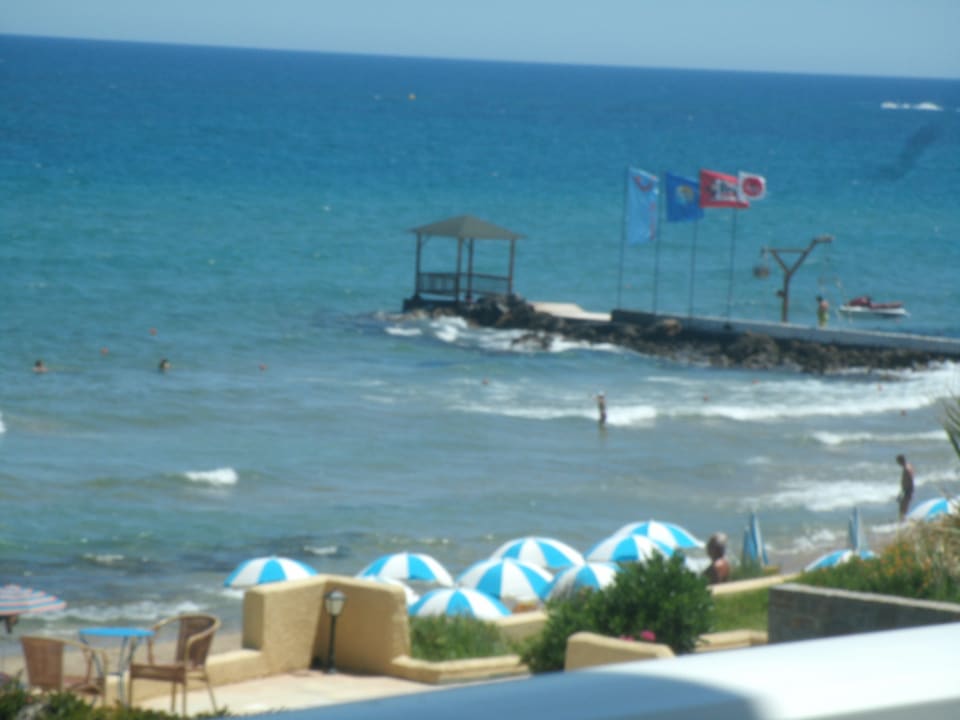 Blick vom Hotelzimmer zum Meer Hotel Ariadne Beach