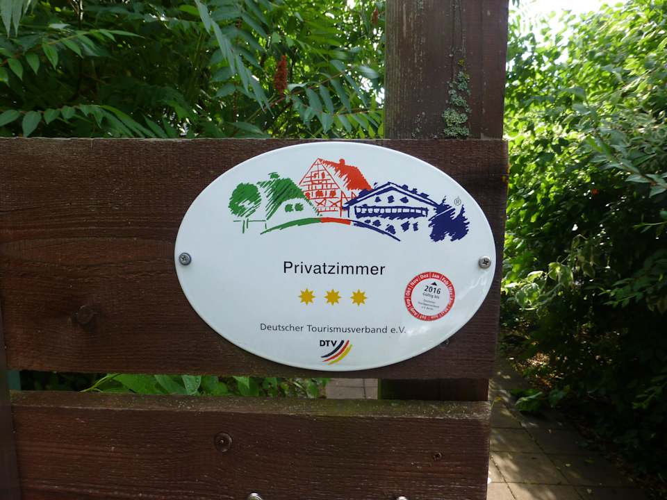 Auszeichnung am Eingang Hotel Wellness am Park