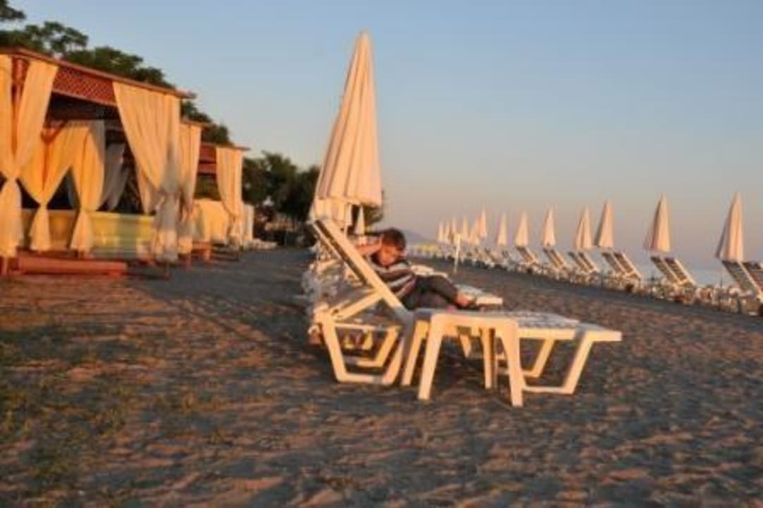 Lezaki na plazy Labranda Alantur Resort