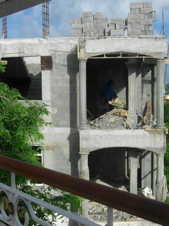 Baustelle neben der Villa Ravi, Mon Choisy Ferienanlage Mont Choisy Villas