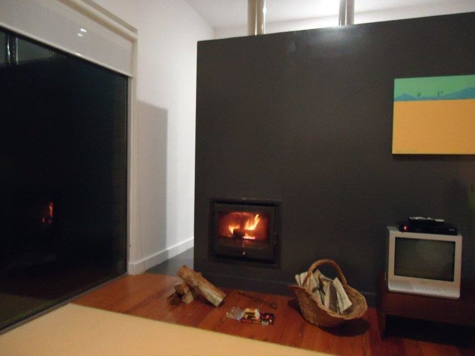 Wohnzimmer mit offenem Kamin Hotel Furnas Lake Villas