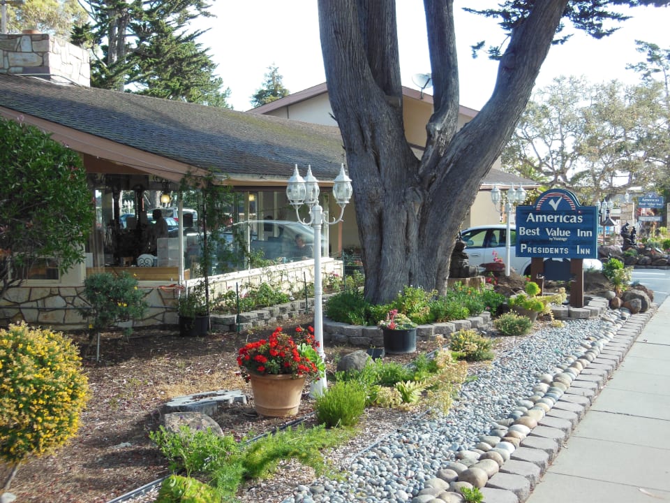 Einfahrt Hotel Americas Best Value Presidents Inn on Munras