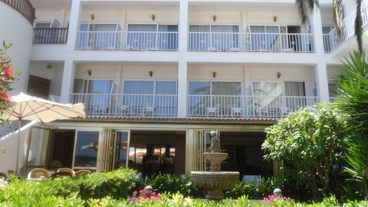 Ansicht von der Promenade aus Hotel Club S'Illot