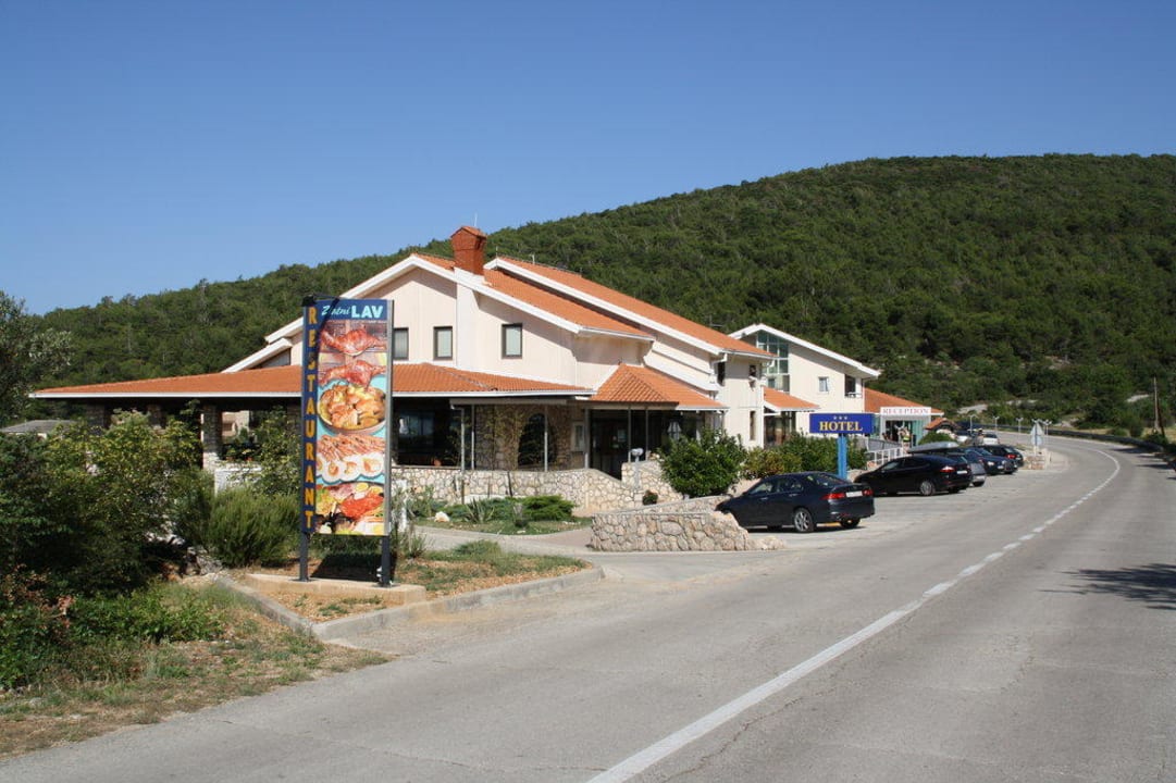 Hotel von der Vorderseite Hotel Zlatni Lav