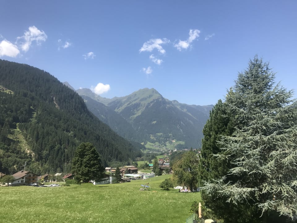 Blick vom Balkon ins Tal  Matschun Appartements
