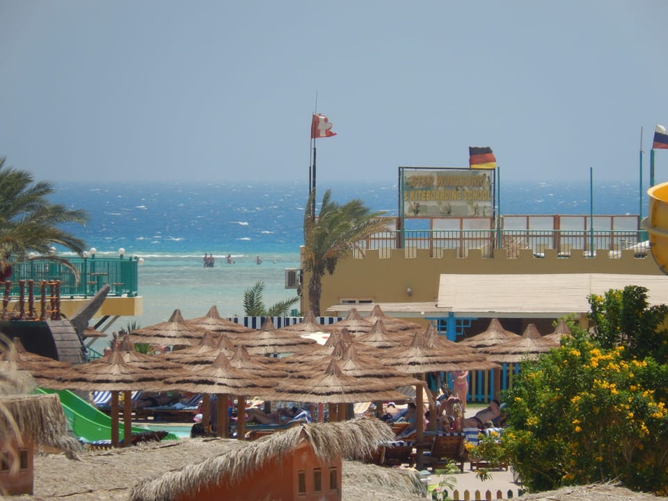 Meerblick seitlich vom Balkon Titanic Beach Spa & Aqua Park