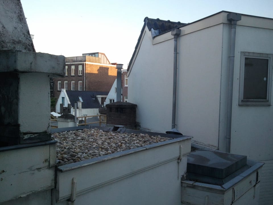 Вид из окна Amsterdam Wiechmann Hotel