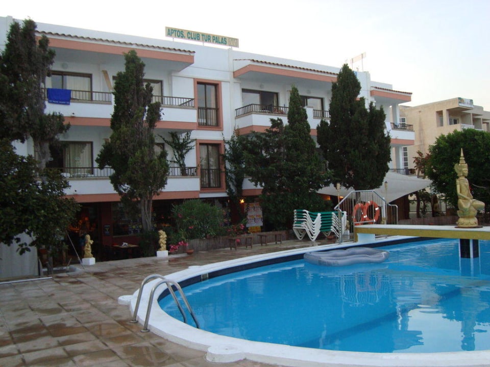 Pool und Poolbar Ama Ibiza Beachfront Suites