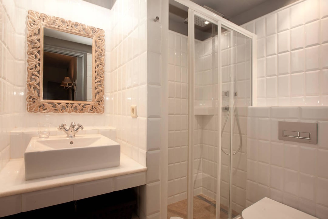 Bathroom Barcelona next door Casanova