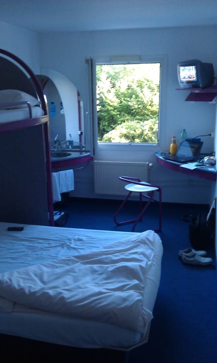 Retro Zimmer schmutzigen Wänden  ibis budget Hotel Rostock