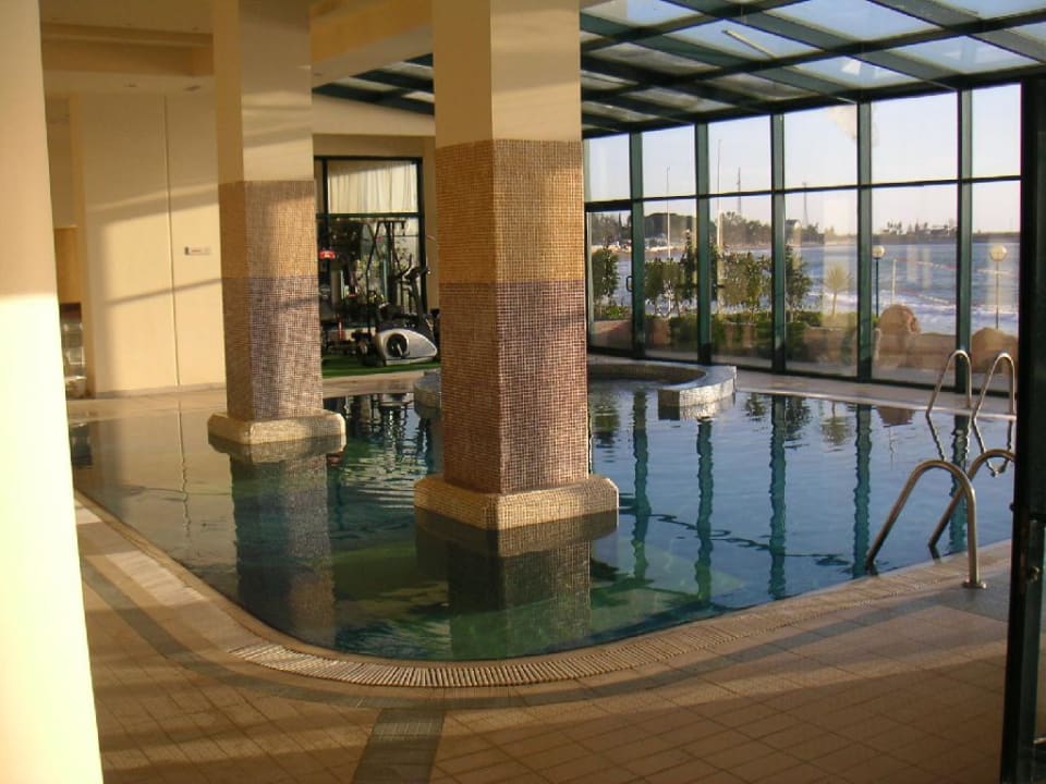 Hallenbad und Fitnessraum Aska Hotel Just in Beach