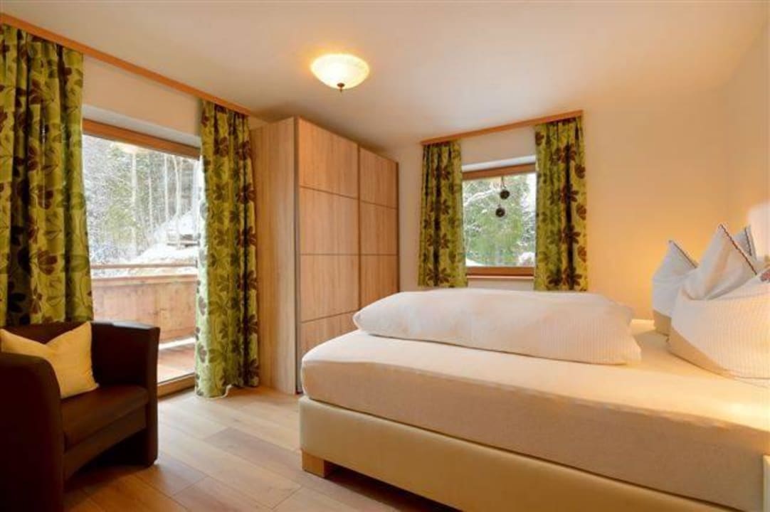 Ferienwohnung Bergblick Schlafzimmer Apart Tirol Ferienwohnungen