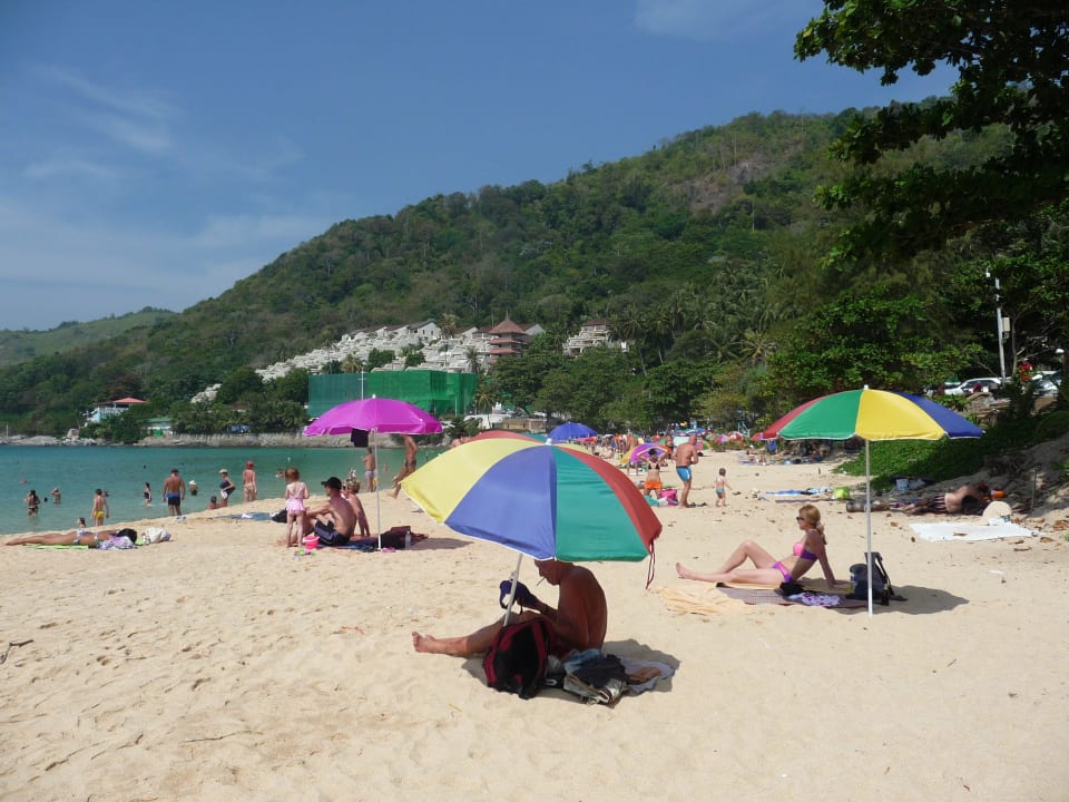 Nai Harn Beach am Vormittag Hotel Rawai Palm Beach Resort
