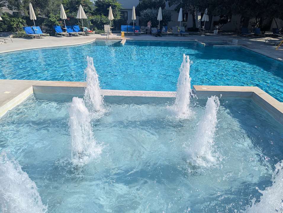 Pool Caravia Beach Hotel