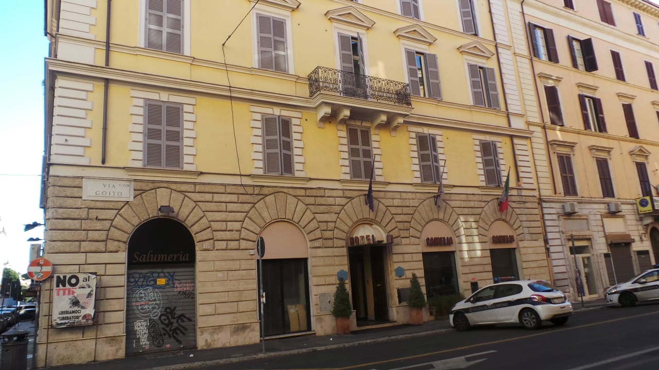 Hoteleingang Hotel Camelia