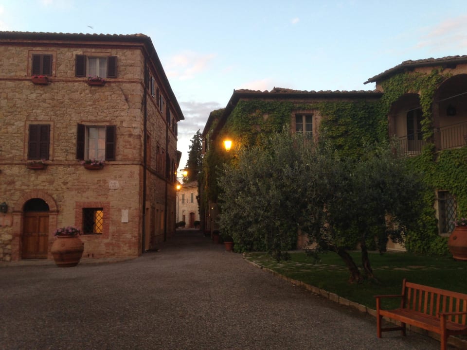 Вечереет Hotel Relais Borgo San Felice