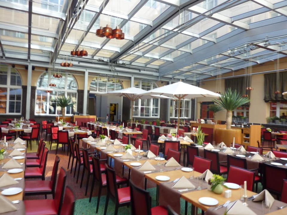 Das Restaurant mit Glasdach Mövenpick Hotel Berlin