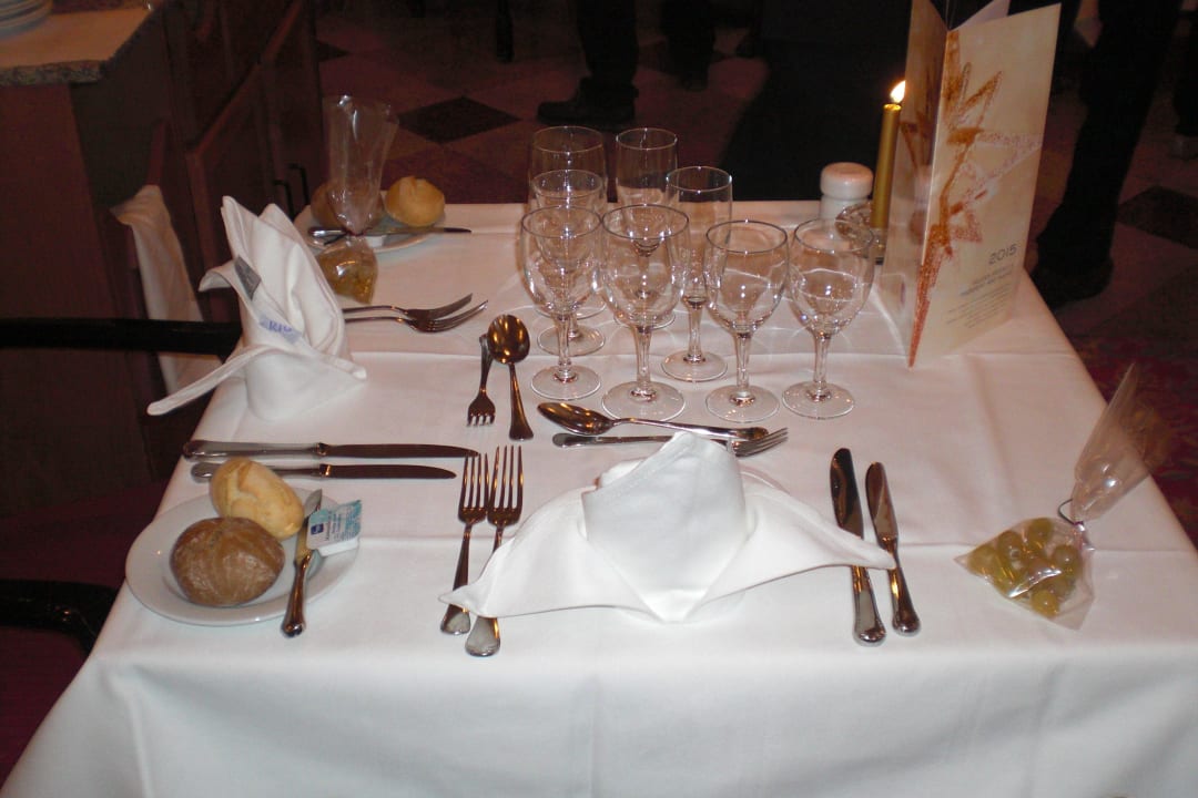 Tischdekoration mit den 12 Trauben Hotel Riu Palace Maspalomas Adults Only