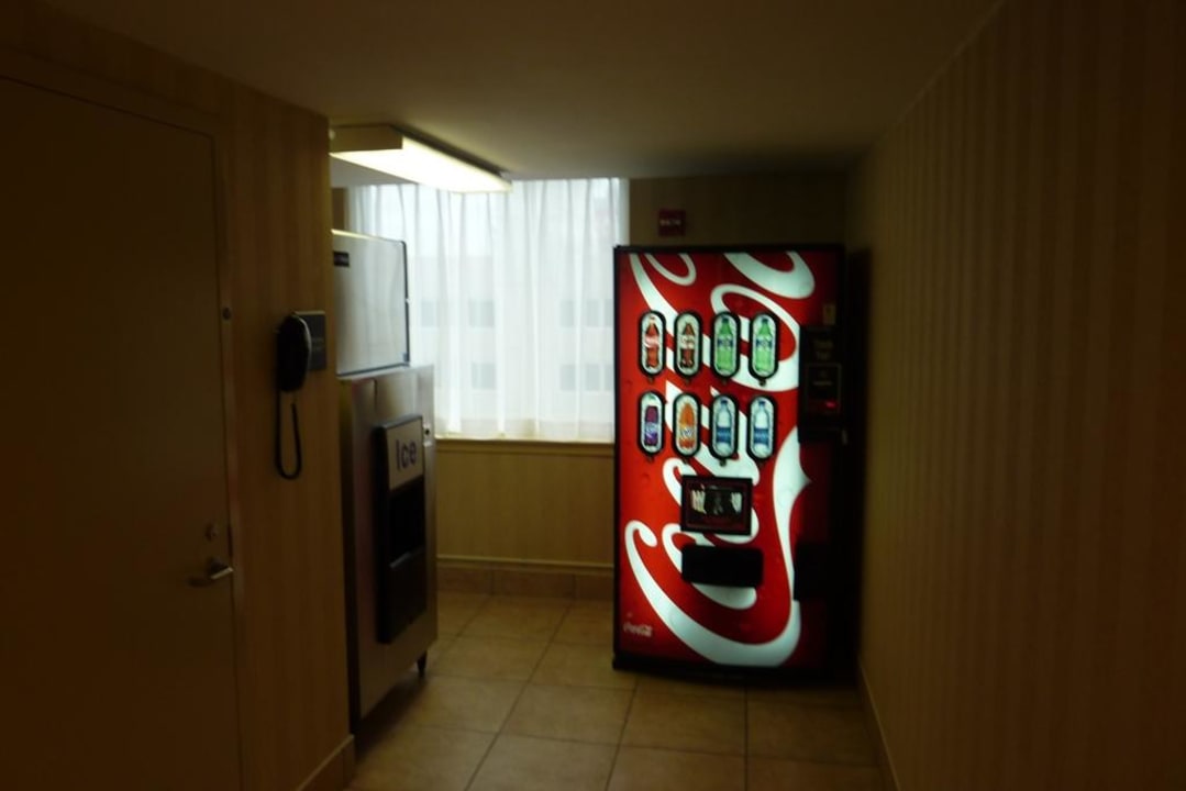 Getränkeautomat   Hotel Hampton Inn JFK Airport