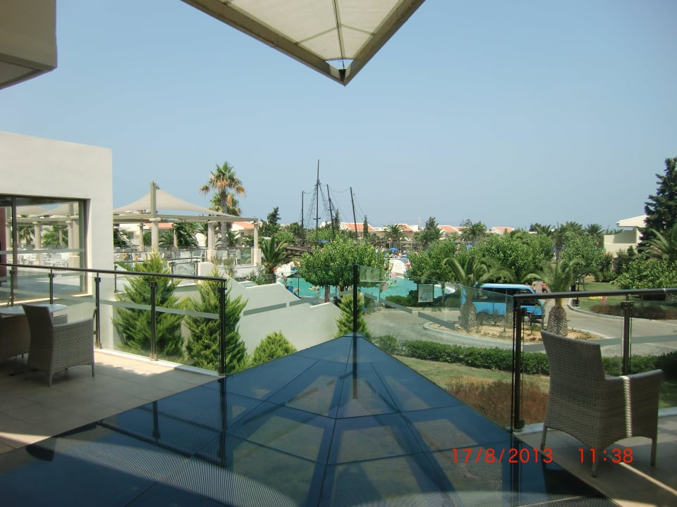 Widok na basen  Kipriotis Village Resort