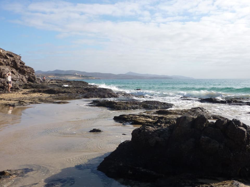 Nach den Felsen beginnt der lange Strand H10 Tindaya