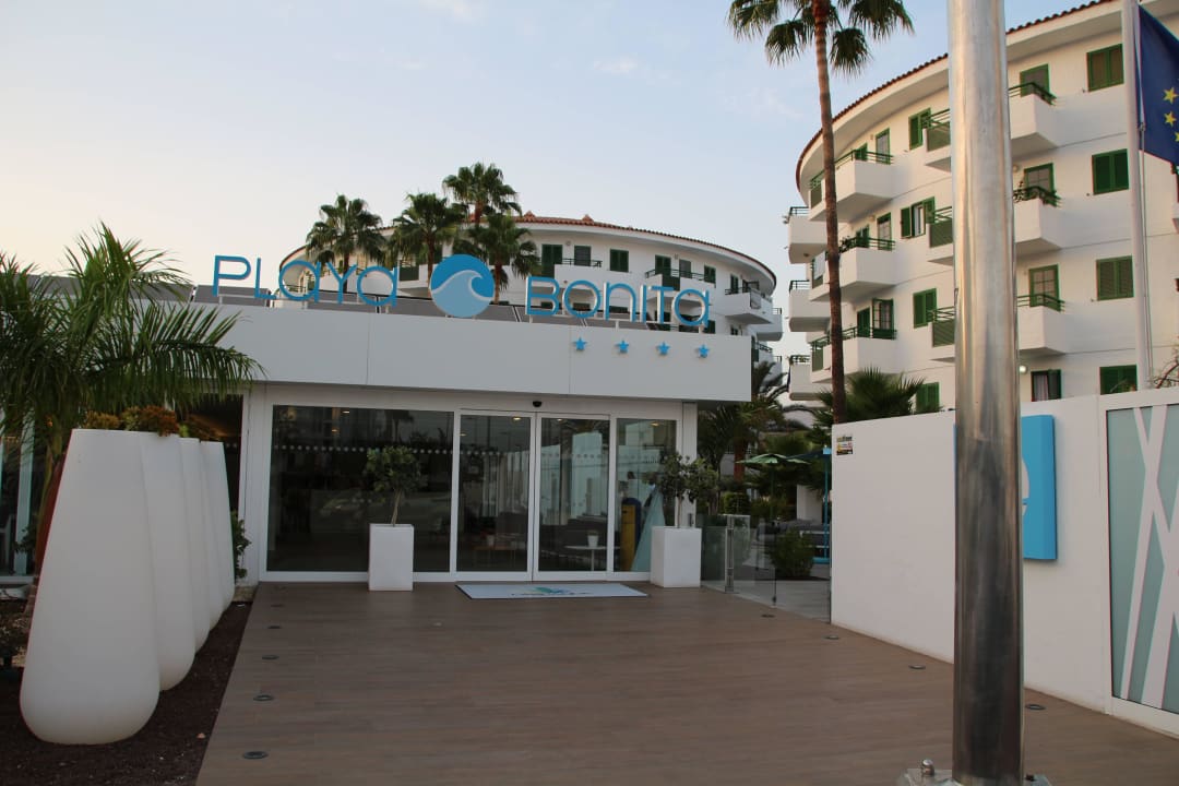 Hotel Eingang Servatur Playa Bonita