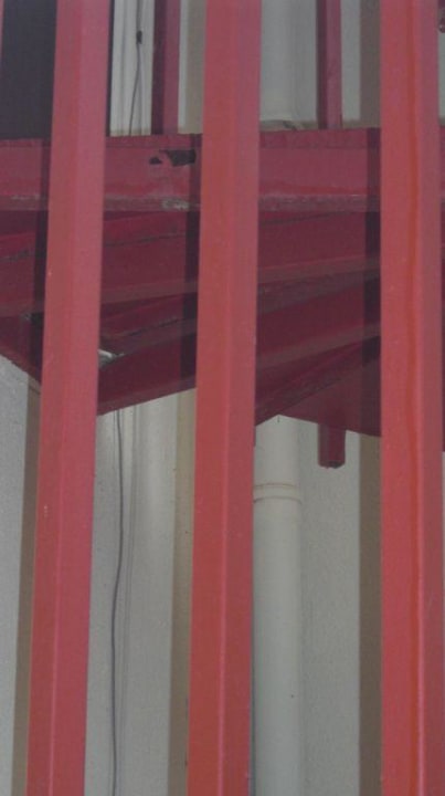 Ausblick auf durchgerostete Feuertreppe Hotel Aslan City Kleopatra