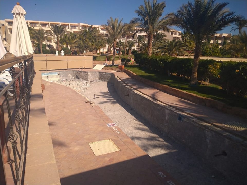 Pool Fort Arabesque Resort, Spa & Villas