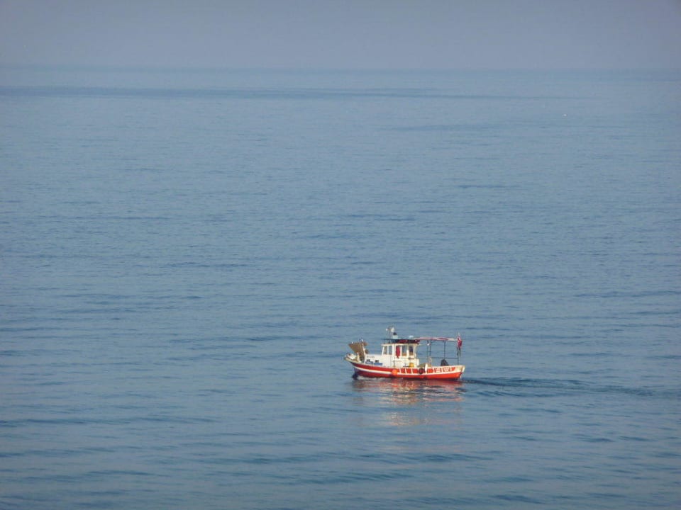 Schiff auf dem Meer (Blick vom Balkon) Hotel Grand Efe