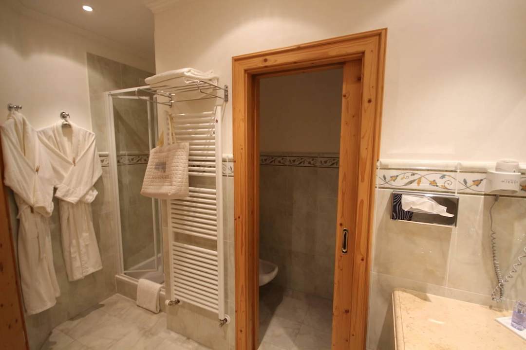 Bad/WC Zimmer 402 Hotel Sassongher