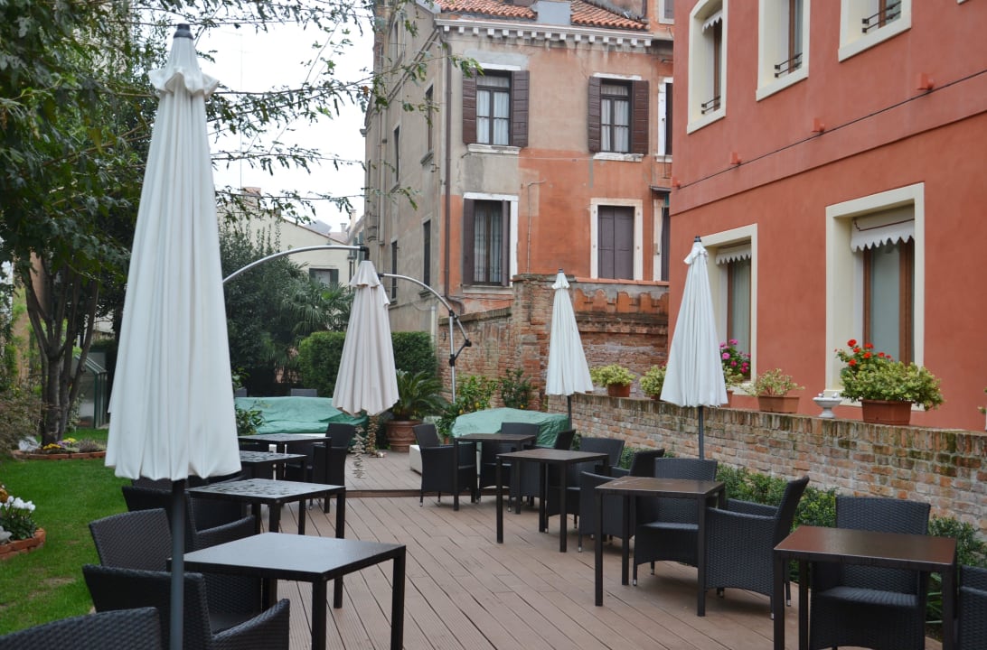 Garten - Terrasse  Hotel Moresco