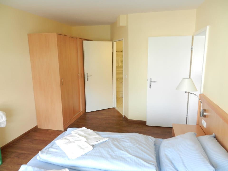 Schlafzimmer vorne Bad rechts Wohnzimmer Ferienwohnungen Ferienpark Weissenhäuser Strand