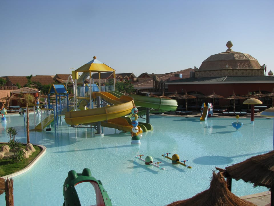 Маленький аквапарк внутри отеля Pickalbatros Jungle Aqua Park Resort - Neverland Hurghada