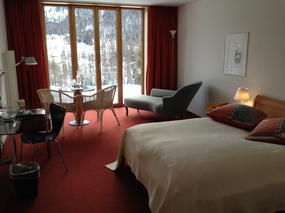 Einzelzimmer im neueren Teil Hotel Saratz